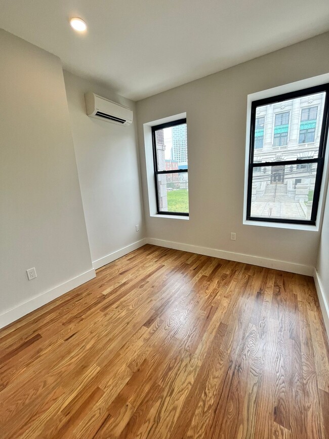 282 Baldwin Ave 2R - 272 Baldwin Ave