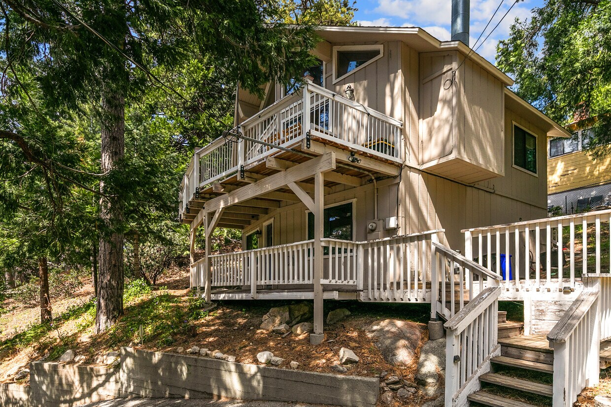 Foto principal - 26291 Lake Forest Dr