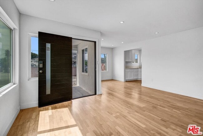 Building Photo - 21431 Moneta Ave