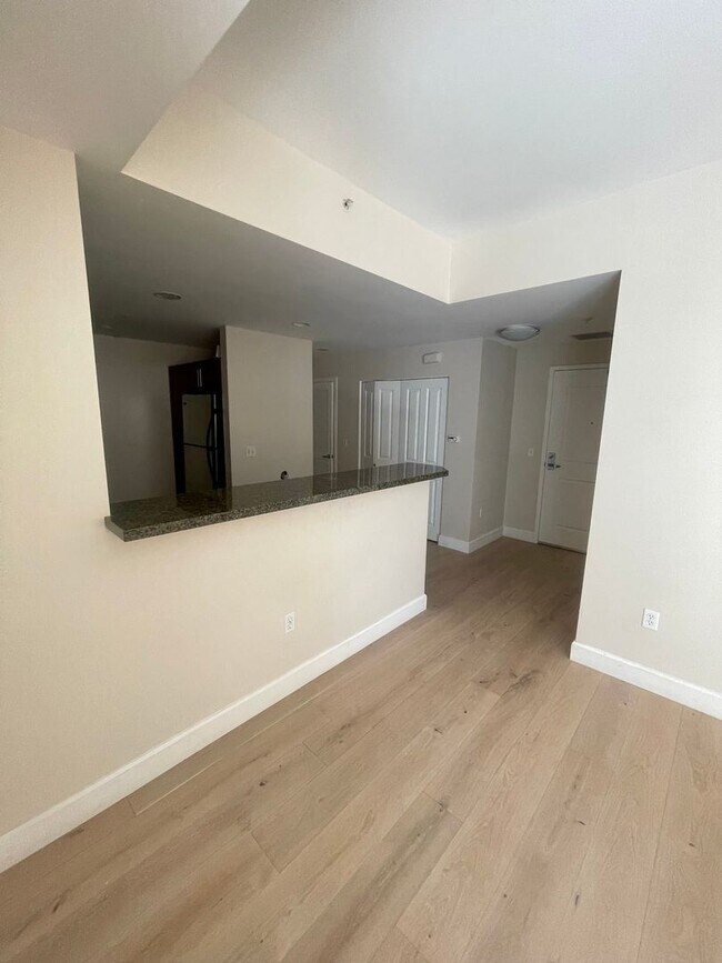 Building Photo - Park Terrace - Unit 527 (HJ)