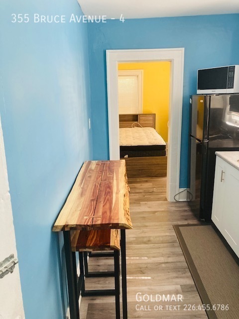 Photo du bâtiment - ALL INCLUSIVE- $1199 Bachelor unit