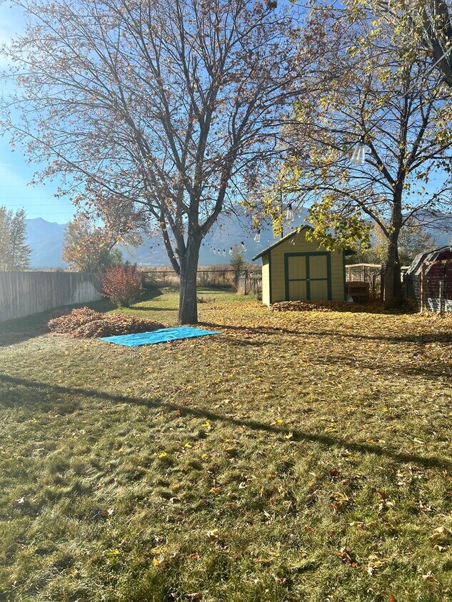 Building Photo - Cozy 2 bed, 1 bath Hamilton home with spac...
