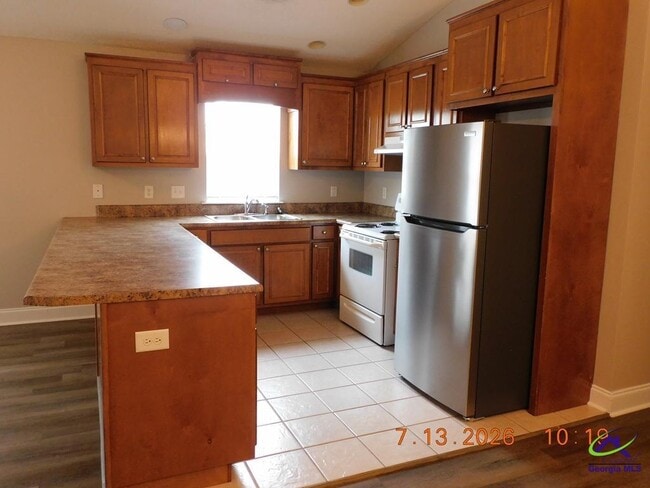 Building Photo - 502 Club Villa Court