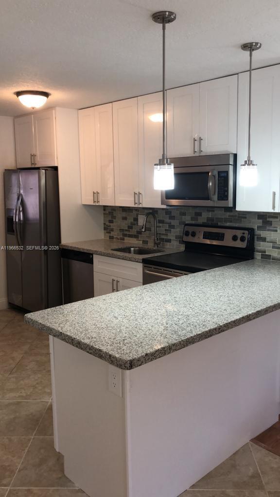 Foto del edificio - 104 Gardens Dr