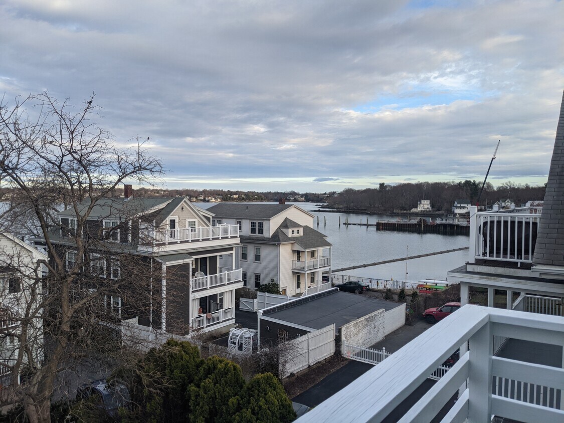 19 Green St Unit 3, Salem, MA 01970 Condo for Rent in Salem, MA