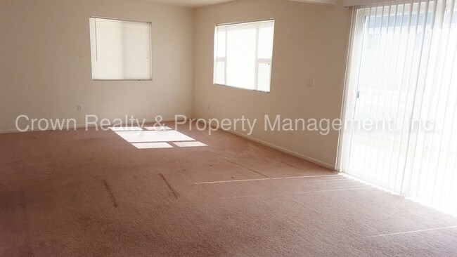 Foto del edificio - 605 W 3rd St