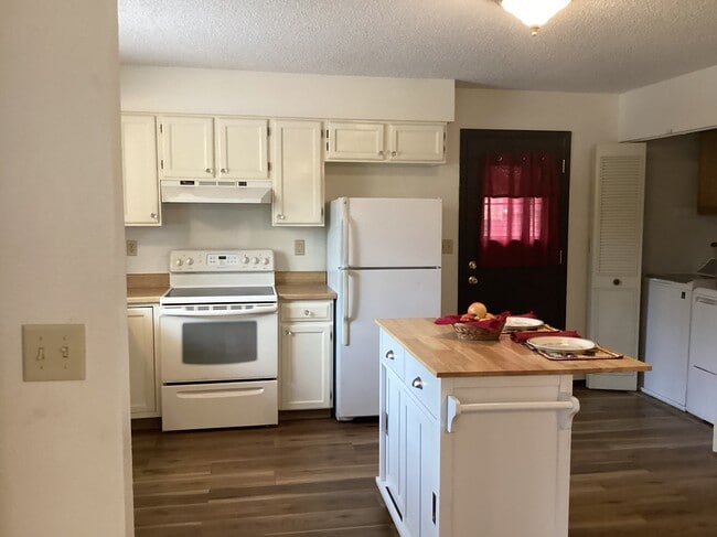 Foto del edificio - 813 Pine Ave