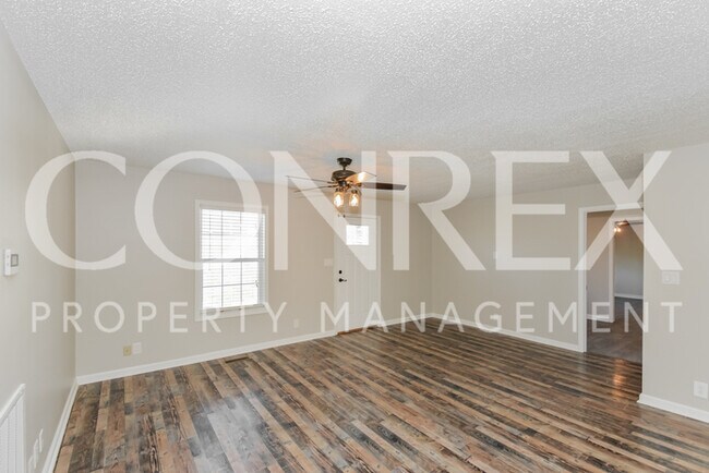 Building Photo - Lovely 3 Bedroom Home in Clarksville, TN!