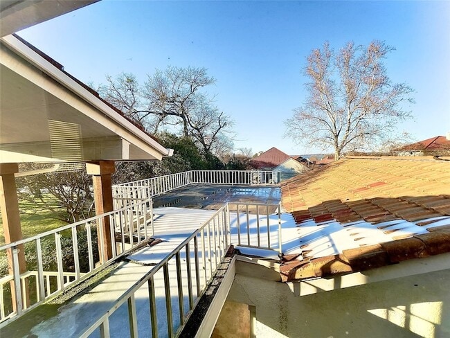 Building Photo - 3119 Lakeside Dr