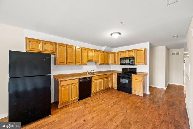 Building Photo - 1216 S 45th St