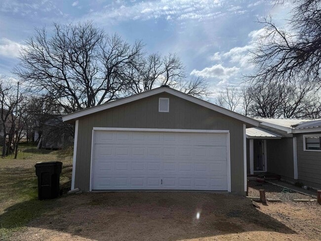Building Photo - 1534 Navajo Trail