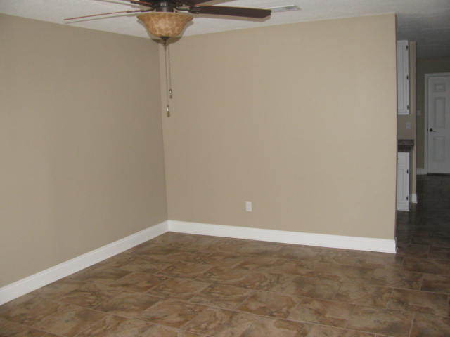 Foto del edificio - 709 Bon Ami St