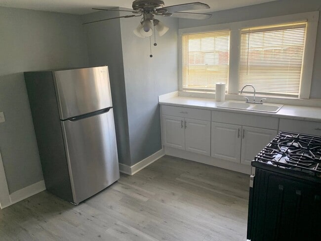 Photo - 451 Oak Ave Townhome