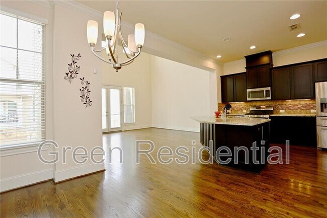 Foto del edificio - 2614 Shady Woods Ln