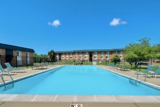 Building Photo - Derby Run Apartments
