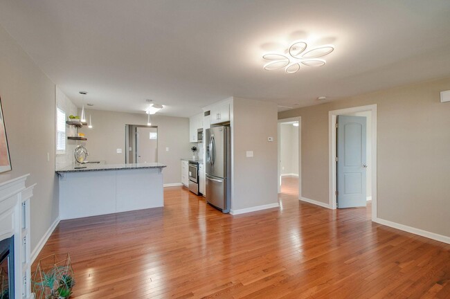 Building Photo - Newly renovated home in the heart of the Buchanan Street Arts District!