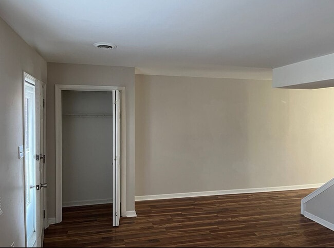 Building Photo - 51 W Cabin Hollow Rd