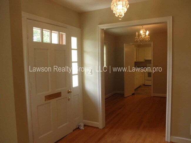 Foto del edificio - Conveniently Located, Spacious Salem Home