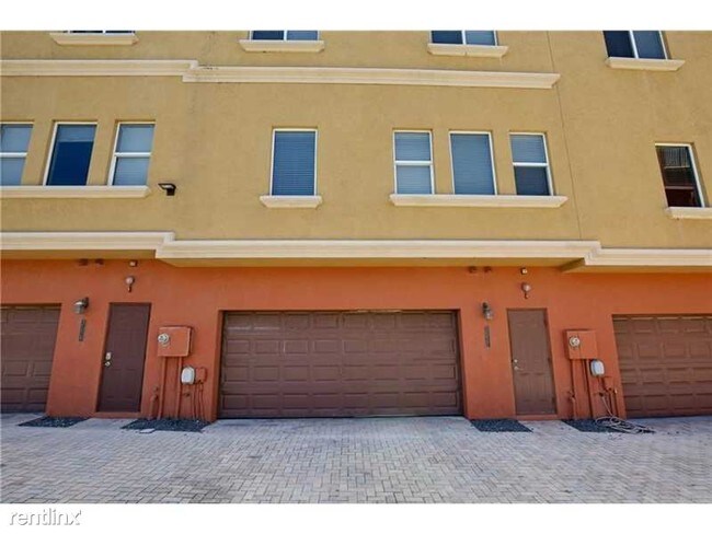 Foto del edificio - 3037 Riomar St