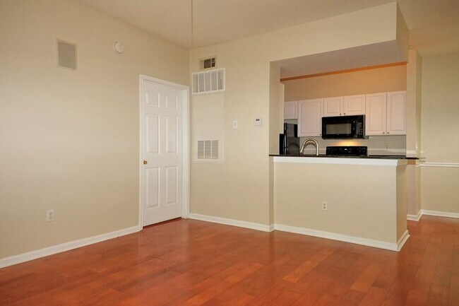 Building Photo - Capri at Hunters Creek