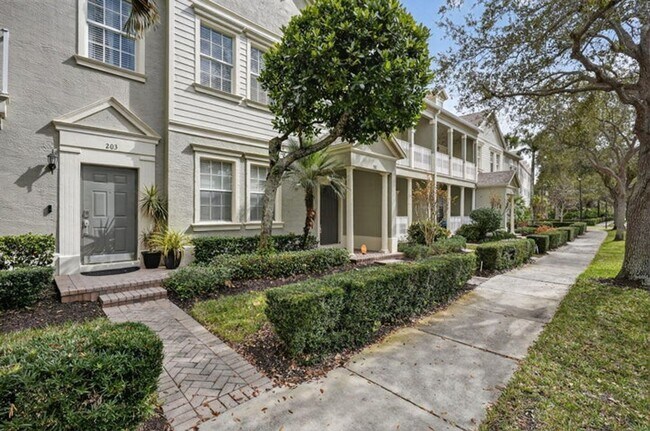 Foto del edificio - 203 E Thatch Palm Cir