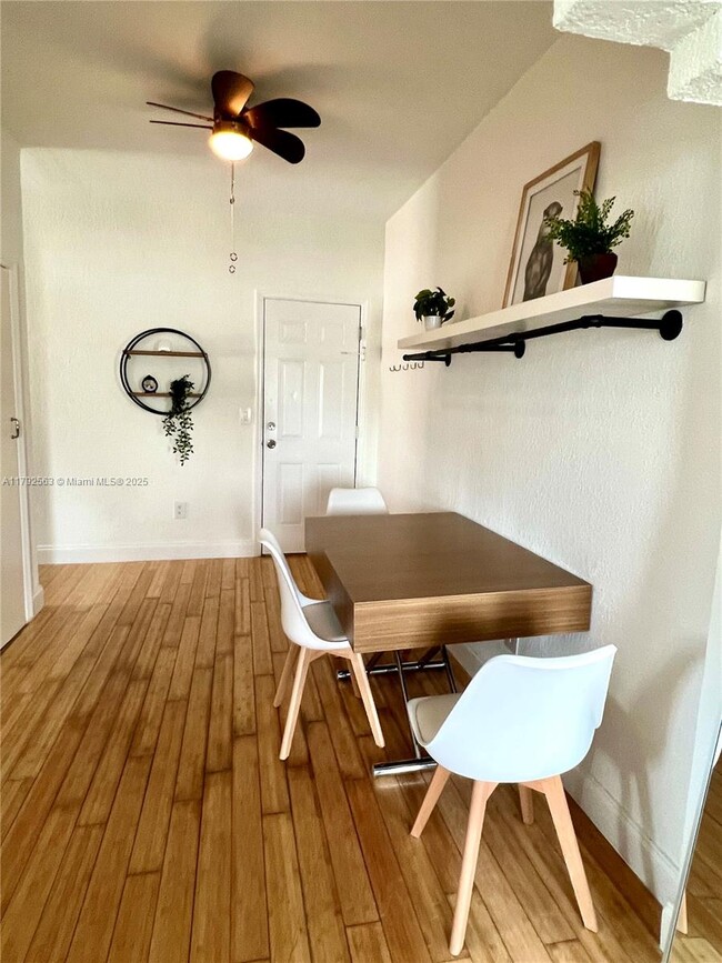Foto del edificio - 8415 Harding Ave