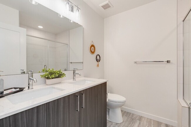 Foto del edificio - 1431 E Howell St