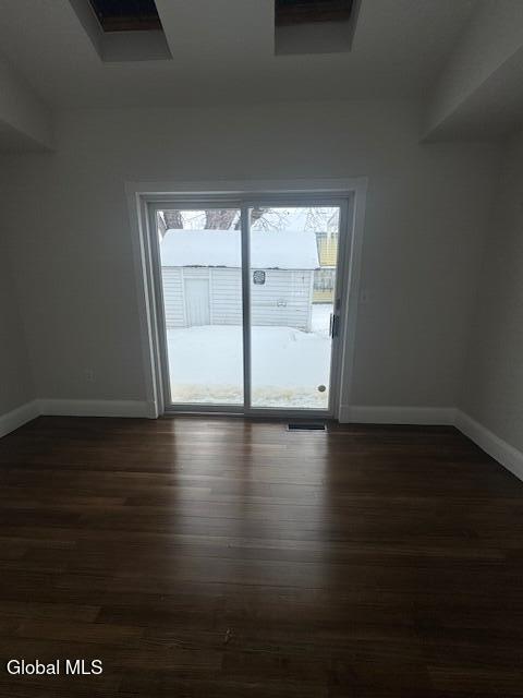 Building Photo - 20 River St