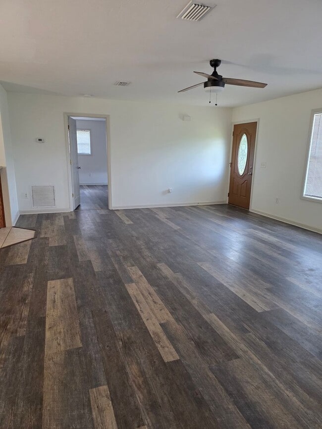 Building Photo - Escape to the Quiet countryside in Madison...