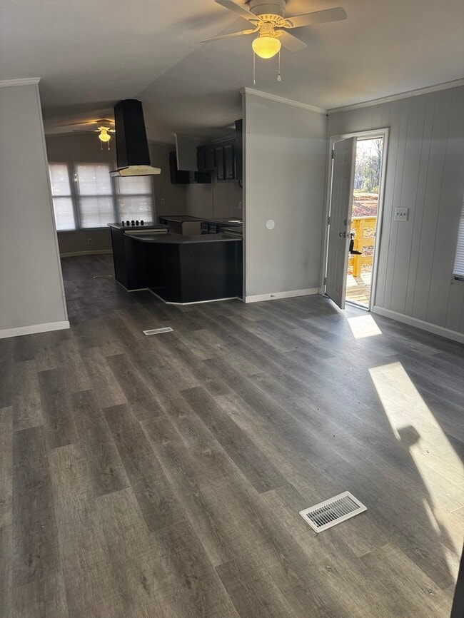 Foto del edificio - 518 Daugherty Rd