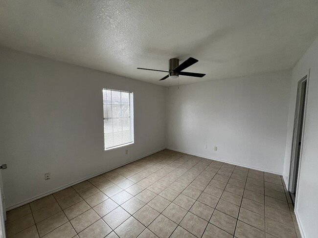 Building Photo - 5105 Villa Bonita St