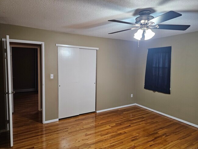 Building Photo - 474 Oak Ave