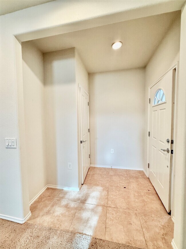Foto del edificio - 13600 Breton Ridge St