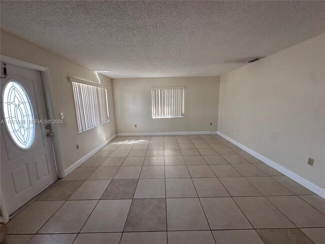 Foto del edificio - 4864 NW 4th Terrace