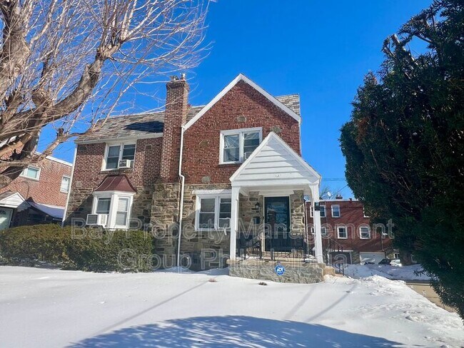 Foto del edificio - 317 Barker Ave