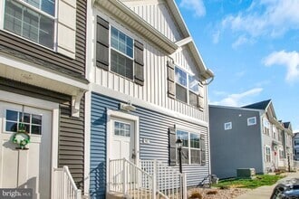 Building Photo - 10-30 Millrace Ct