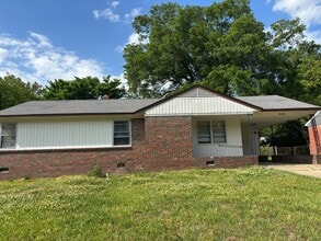 Building Photo - 2160 St Elmo Ave