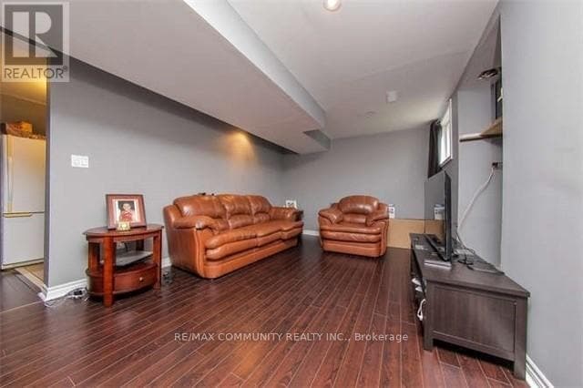 Building Photo - 93 Muskox Dr