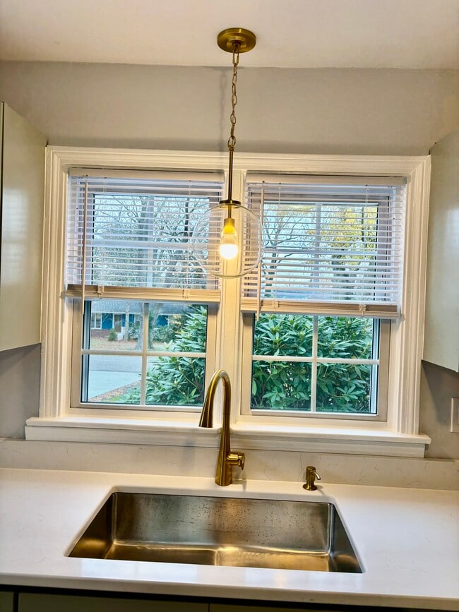 Foto del edificio - 3327 Alpine Dr