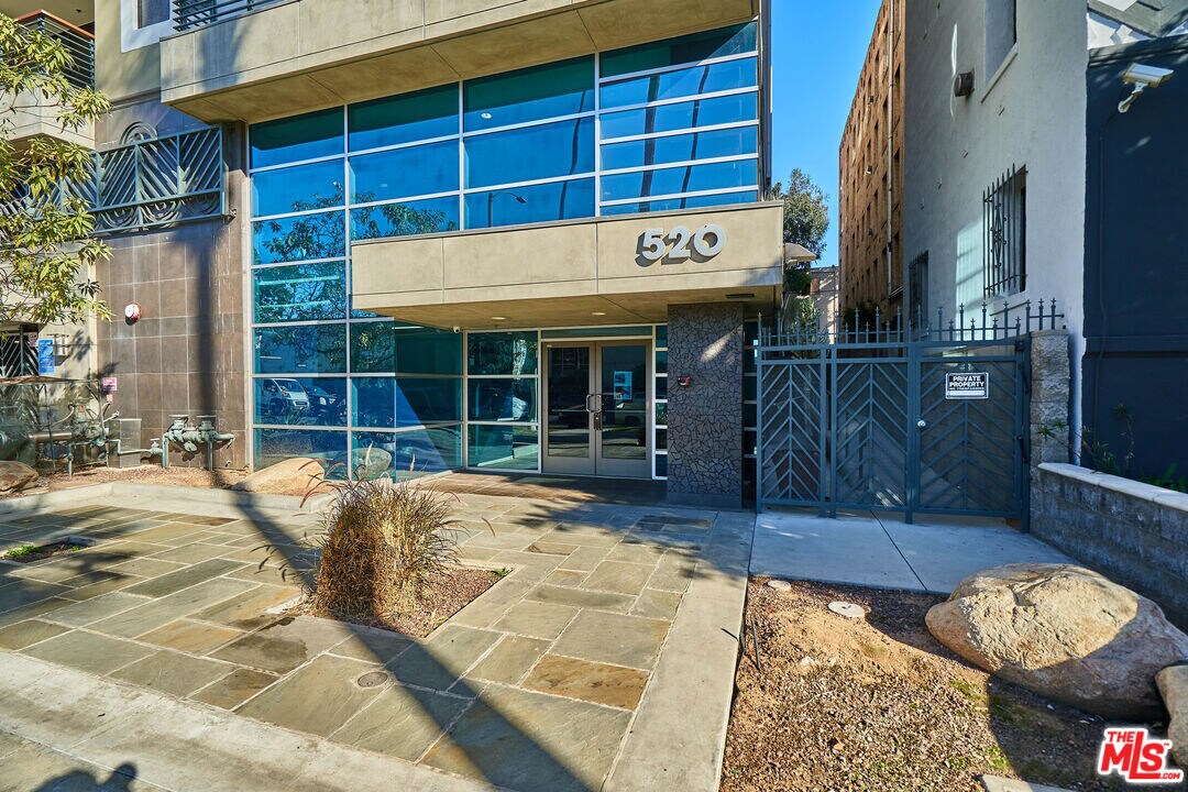 Foto principal - 520 S Kingsley Dr
