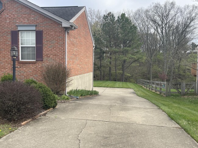Building Photo - 7576 Thunder Ridge Dr