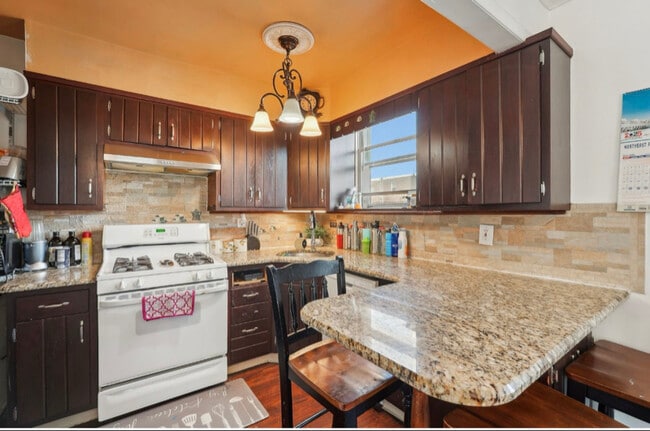 Photo - 1131 Fanshawe St House