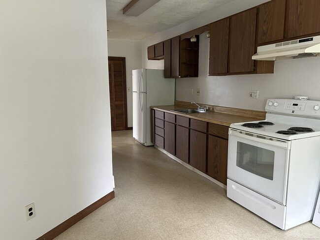 Building Photo - 27 Soule St