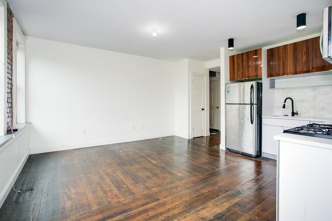 Building Photo - The Kensington at 516 Orange St!