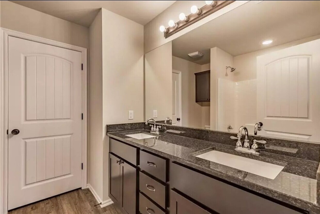 Foto principal - Modern finishes, low traffic cul-de-sac, w...