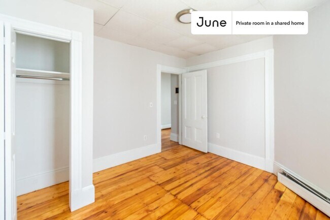 Building Photo - Private bedroom in 4 bed/1 bath Home
