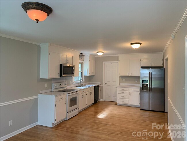 Foto del edificio - 1130 Cheddington Dr