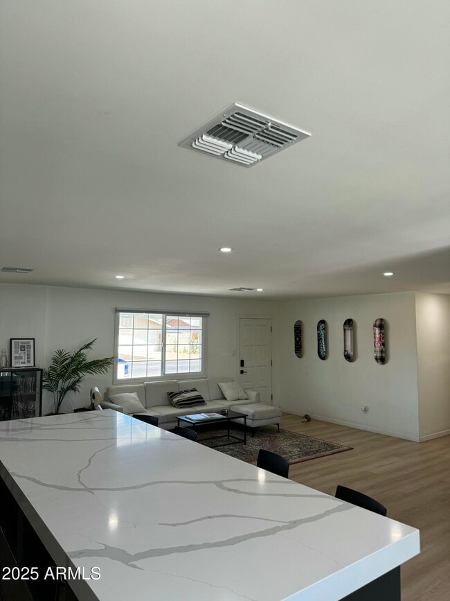Foto del edificio - 103 E Huntington Dr