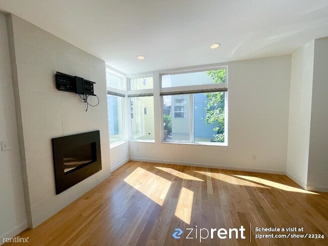 Building Photo - 3 br, 2.5 bath Townhome - 934 North 97th S...