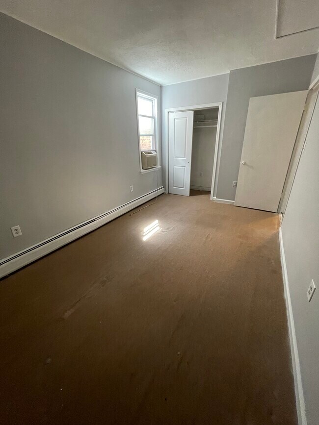 Building Photo - 346 S Wood Ave